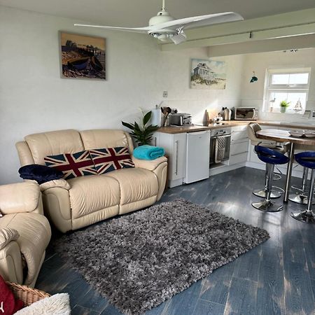 Cosy Beach Chalet Scratby Екстериор снимка