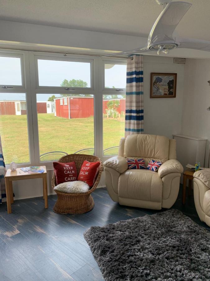 Cosy Beach Chalet Scratby Екстериор снимка